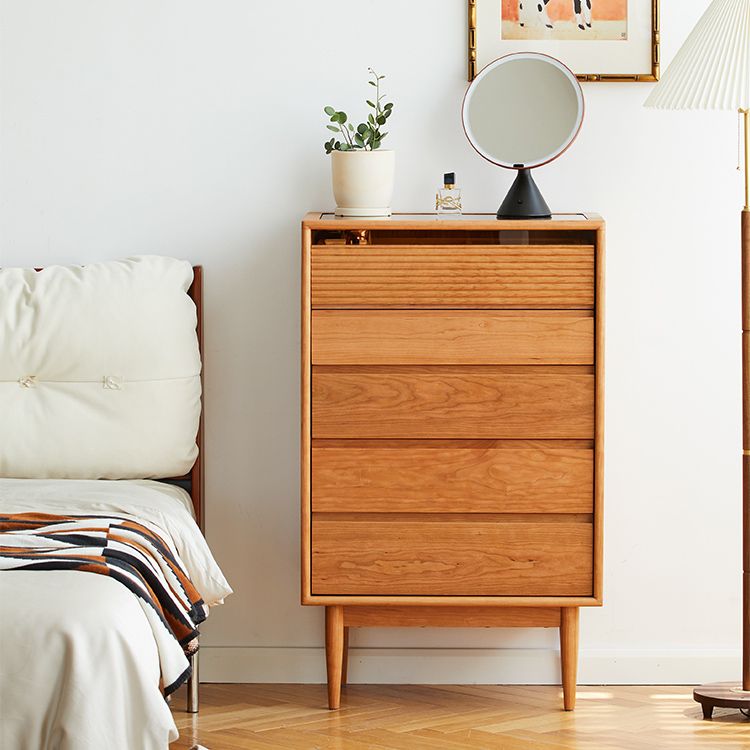 Mid-Century Modern Chest with 5 Drawers and Glass Top in Natural Clearhalo 'Cabinets & Chests' 'cabinets_chests' 'furn' 'furn_cabinets_chests' 'Furniture' 'Living Room Furniture' 1200x1200_f6be28f0-1440-415c-882f-2e0b3288da31