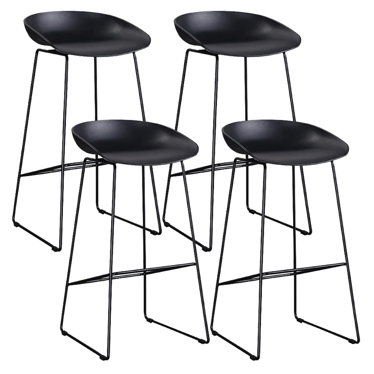 Modern Style Iron Bar Stool with Footrest Coffee Shop Casual Bar Stool Black 4 Piece Set Clearhalo 'Bar Furniture' 'Bar Stools' 'bar_stools' 'furn' 'furn_bar_stools' 'furniture_bar_stools' 'Kitchen & Dining Furniture' 'kitchen&dining_furn' 'kitchen' 'kitchen_furn' Furniture' 4537013