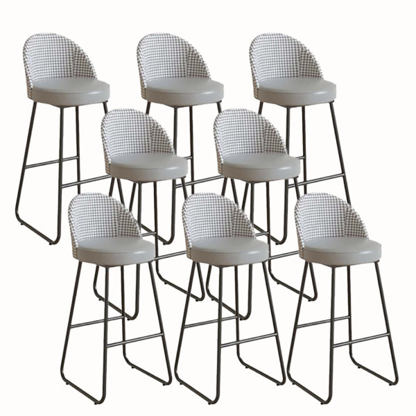 Taburete de barra de cubo de la silla de reposapiés de cuero moderno con base negra