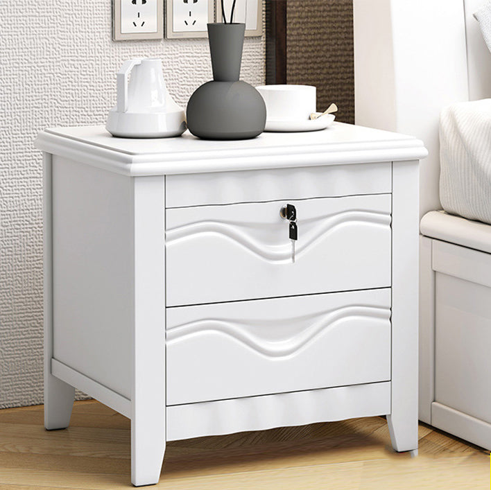 2ドロワーソリッドウッドナイトスタンドモダンオークの脚には、ロック付きのナイトテーブルが含まれています