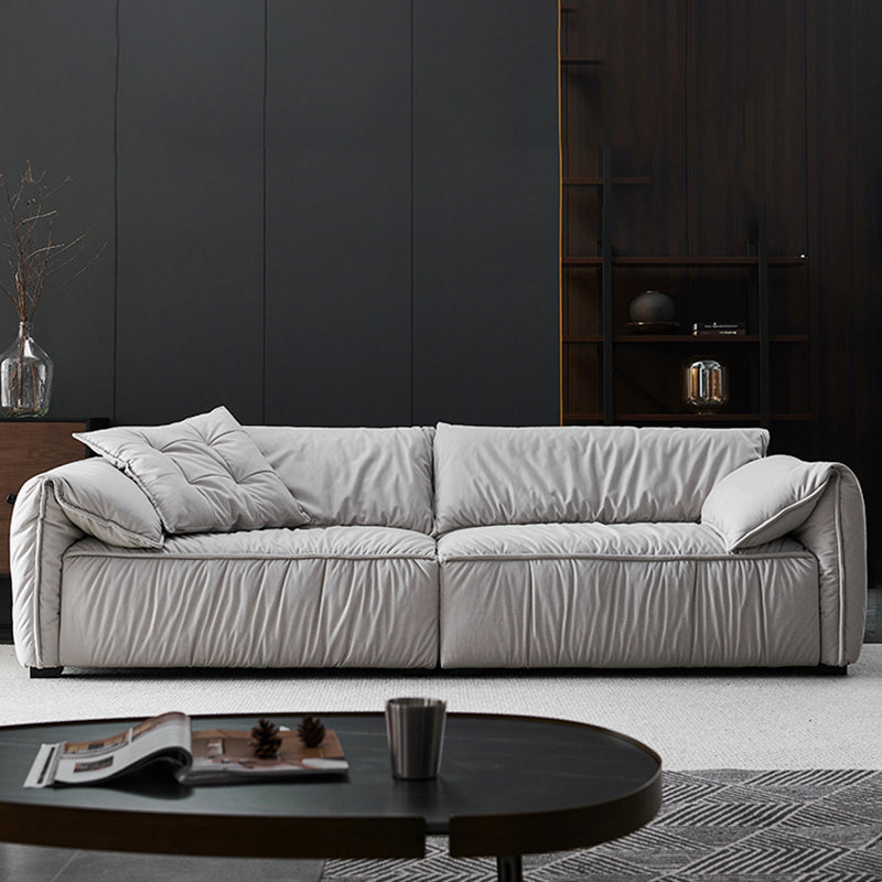 Hedendaagse standaard kussenbankbank met kussens met kussens in grijs