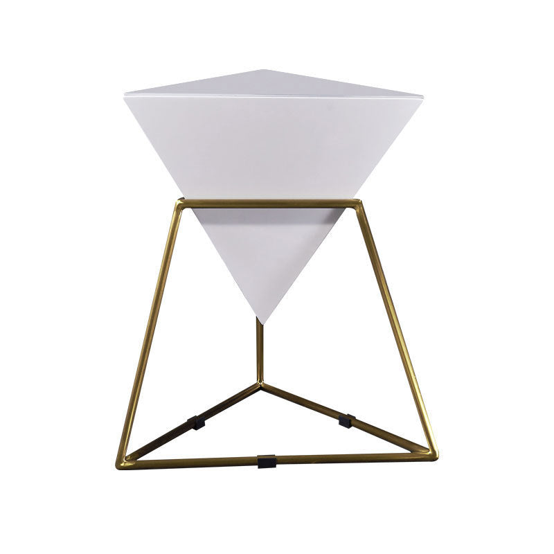 21,6 "h moderno telaio metallico base tavolino tavolino a triangolo a colore solido