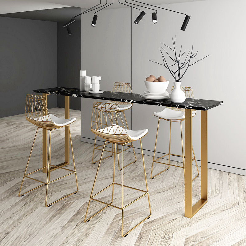 Stenen balktafel traditionele luxe rechthoekige bar eettafel met sleeënbasis in goud