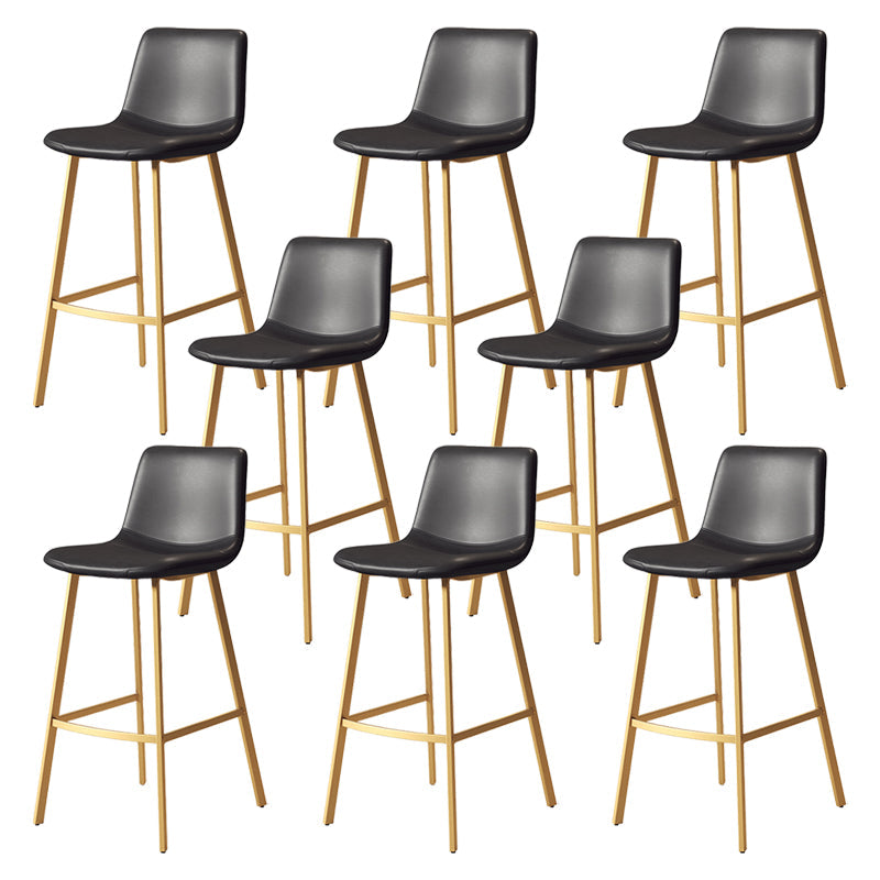 Sgabello da bar in ferro contropontore senza bracciola glam con cuscino e pedale in pelle