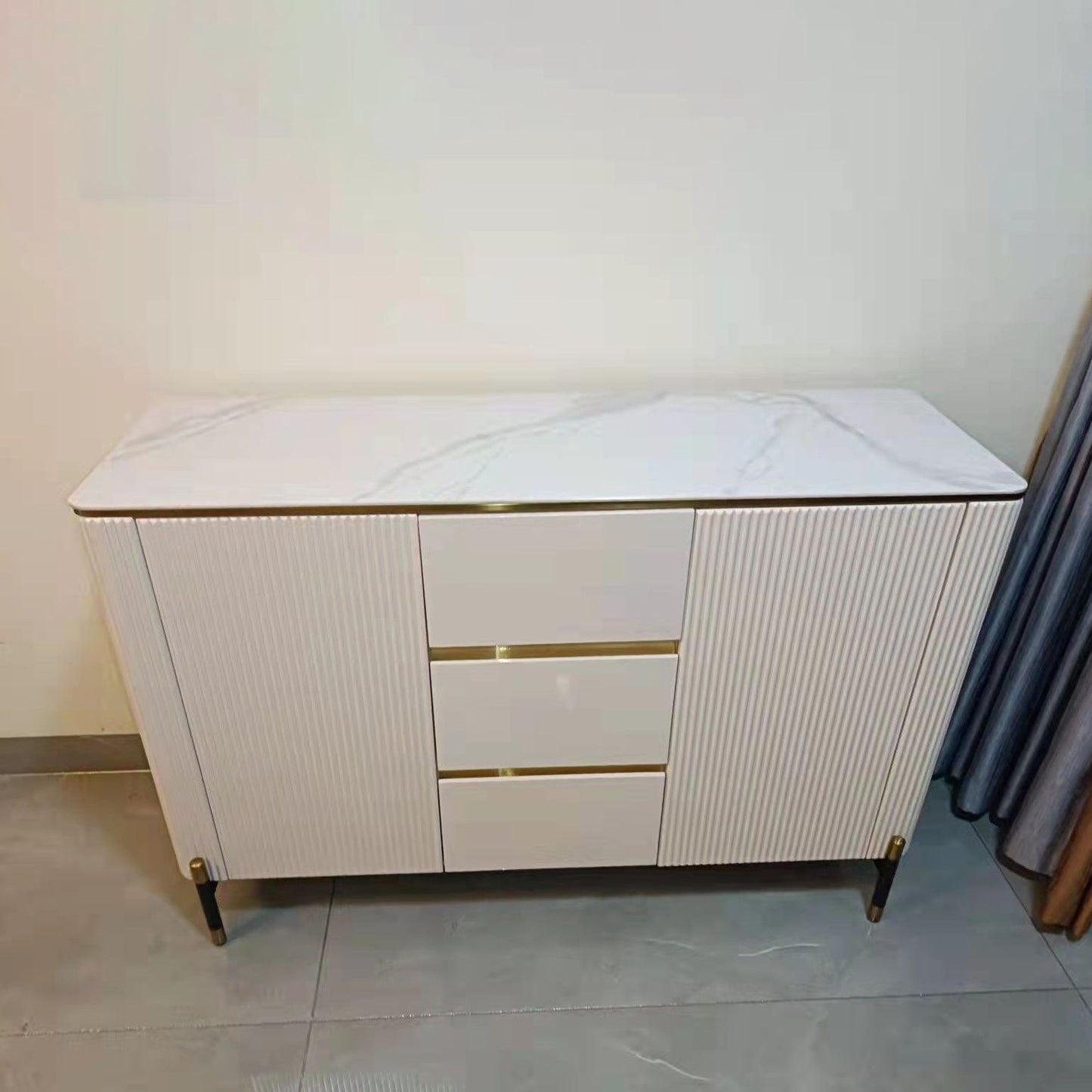 Porte e 3 cassette credenza in pietra in pietra glam sideboard per cucina