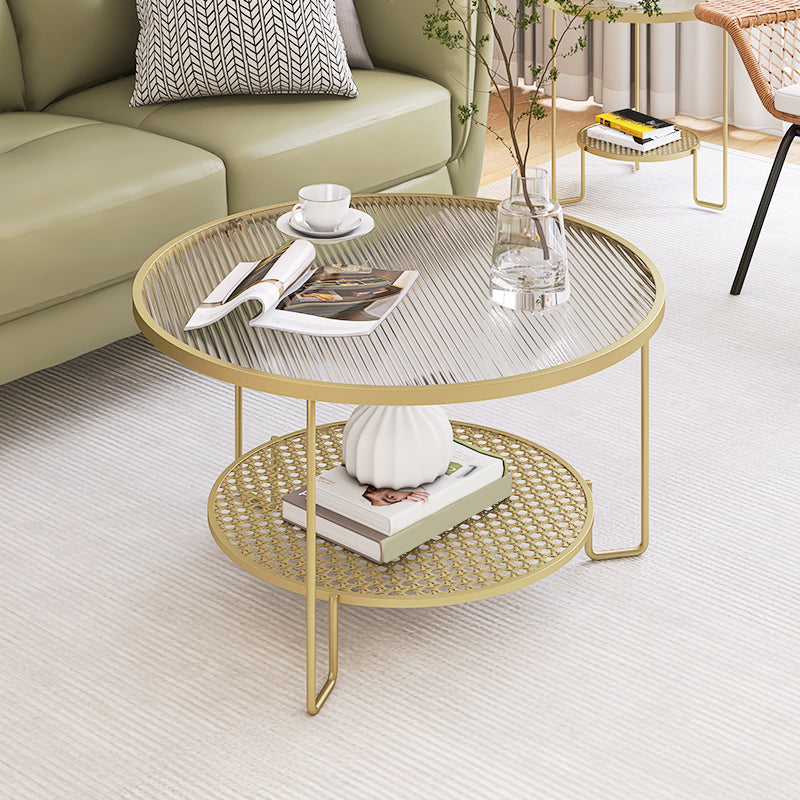 Zeitgenössischer Cocktailtisch mit Glasoberteil und Eisenbasis und Regal