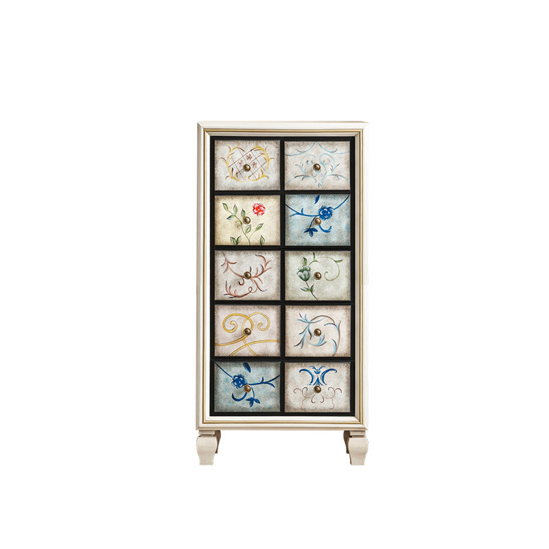 Tradizionale cassettiera per cassetta del torace della camera da letto in legno in legno in bianco e marrone