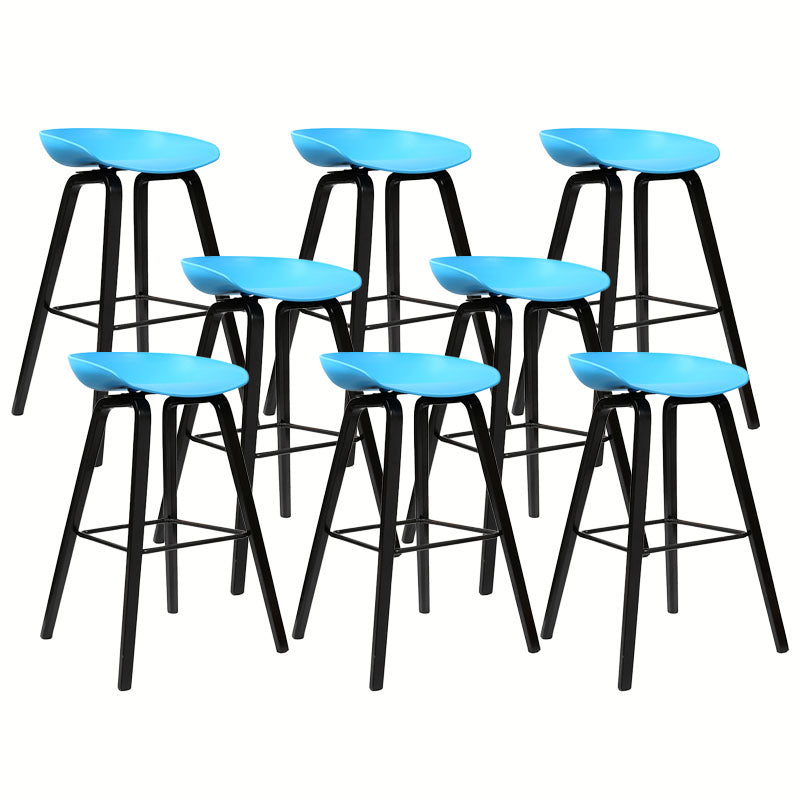 Taburete de cubo escandinavo taburete de barra de plástico con patas de madera maciza