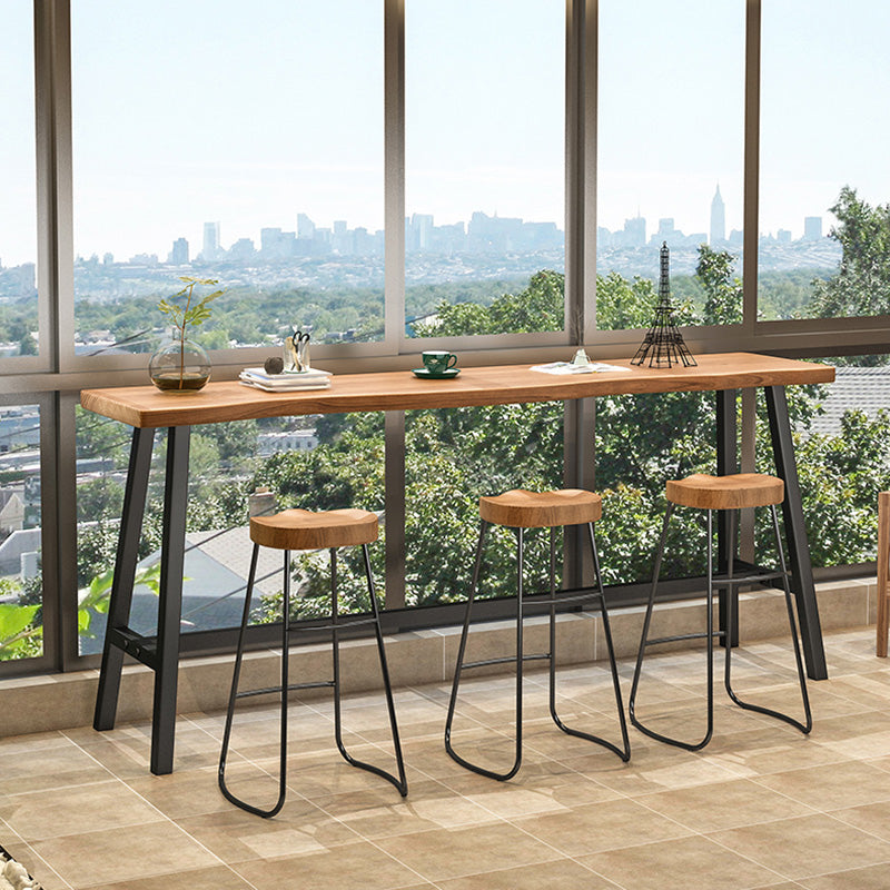 Tavolo da bistrot in legno di pino rettangolare tavolo da pub industriale con base di cavalletto in nero