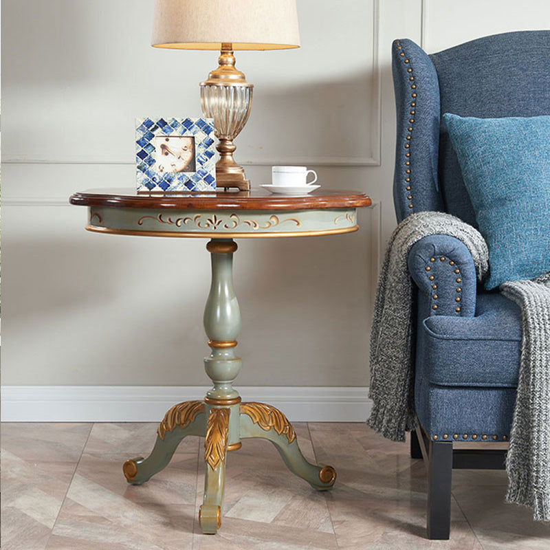 Tavolino da caffè in difficoltà in campagna per la casa