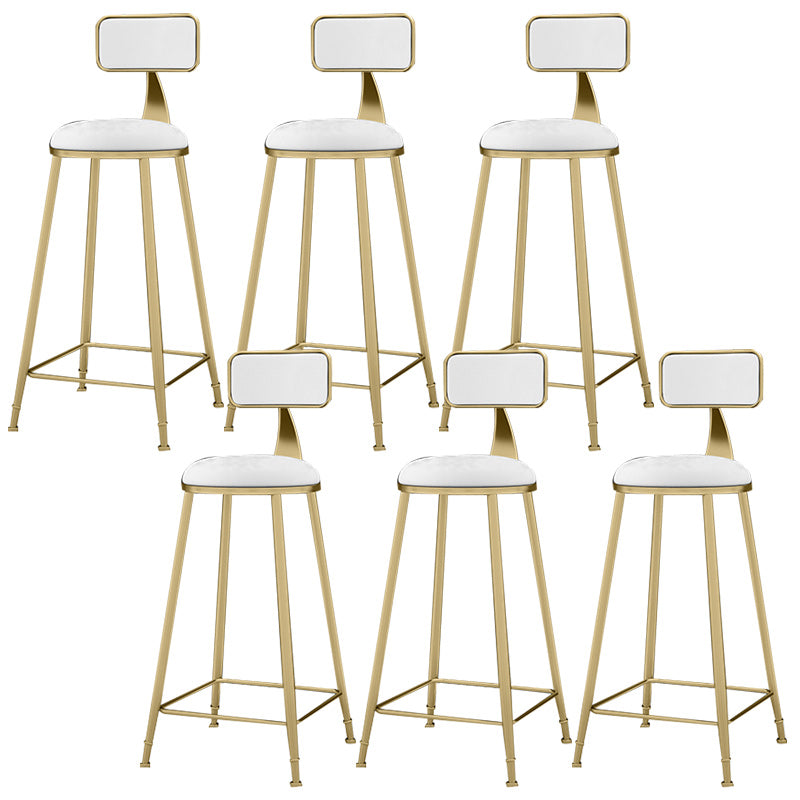 Sgabello da bar in ferro controporte glam con cuscino di velluto e pedale per la cucina