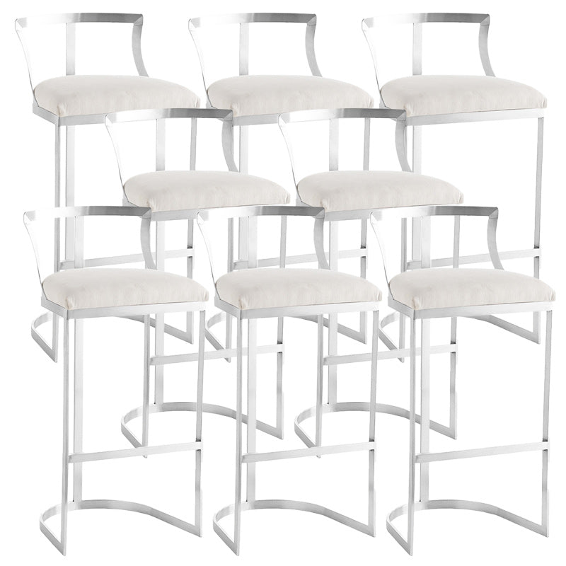 Sgabello imbottito in tessuto da baramello in metallo glam in finitura opaca per interno