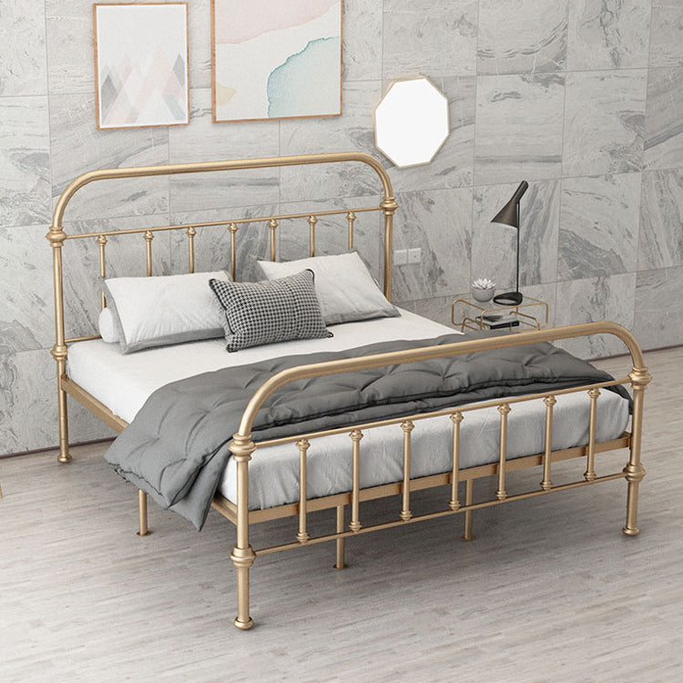 Luxe standaardbed met open frame hoofdeinde en metalen benen