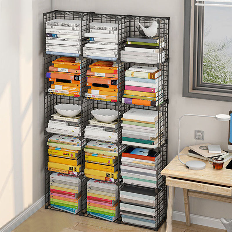 Eigentijdse metalen plank boekenkast gesloten terug thuisboekplank