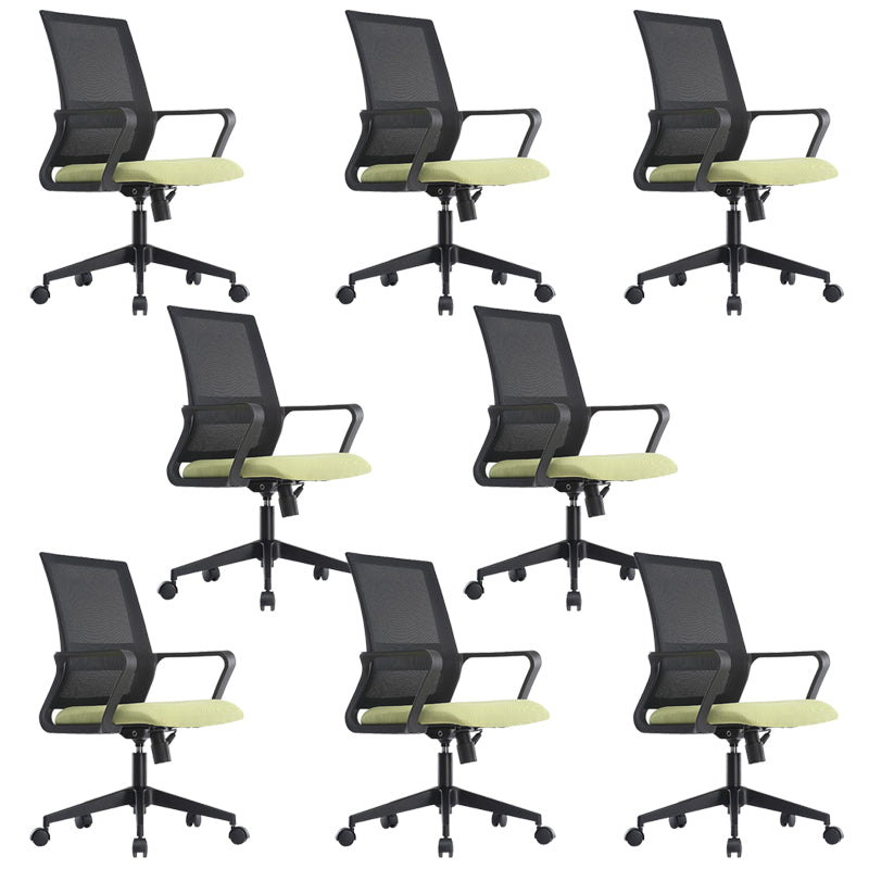 Sedia a mezzogiorno in petrolio nero e sedia a rete imbottita