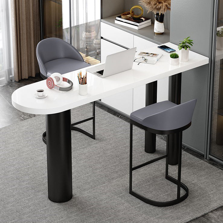 Table de bar spécialisée avec des jambes en métal table de pub contemporaine blanche pour la maison