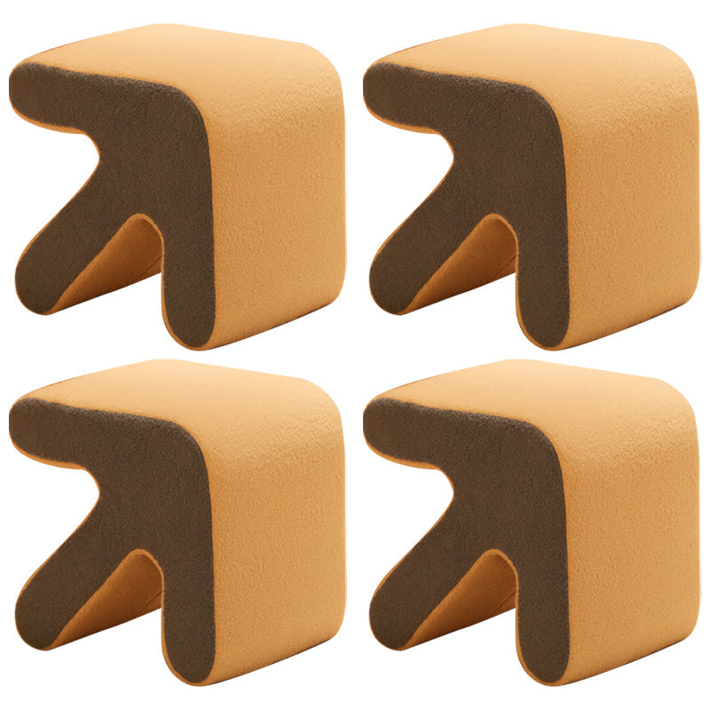 Zeitgenössische Kontrastfarbe Pouf Stuhl Samt Pfeilform tränenfester Stuhl Ottoman