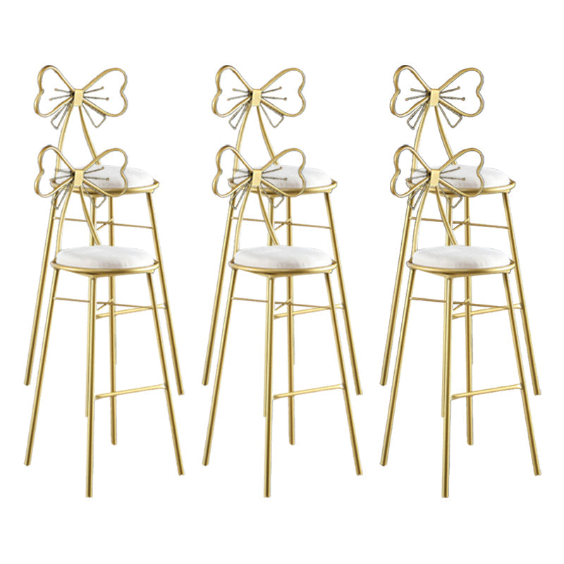 Taburetes de bar tapizados en interiores redondear taburete de barra escandinava de la base de oro