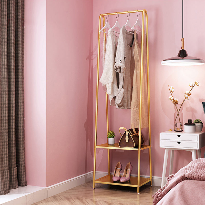 Scaffali di metallo con palette contemporanee includevano un cappotto libero senza angoscia