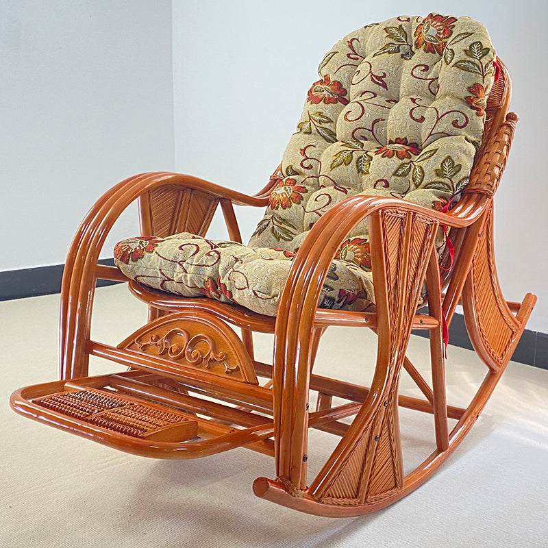 Sedia a dondolo tradizionale di vimini nella sedia da bilanciere Borwn per soggiorno