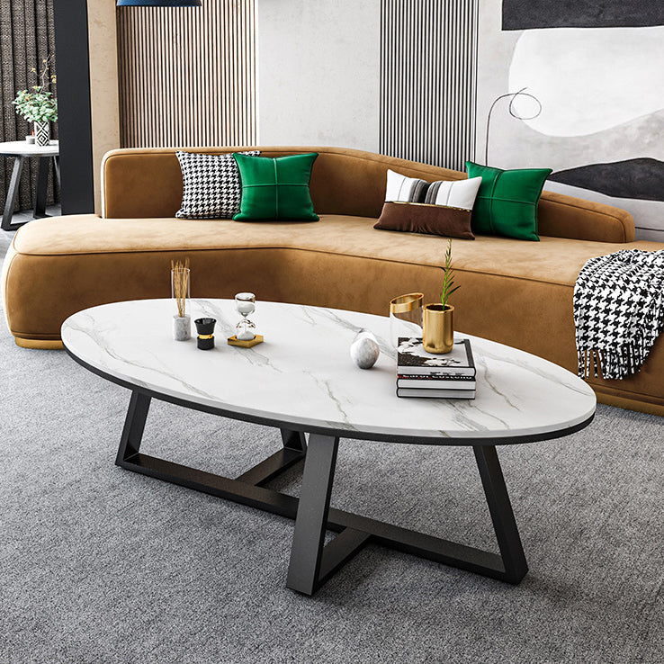 Tavolino da caffè in pietra ovale bianca con tavolino da cocktail a base di ferro