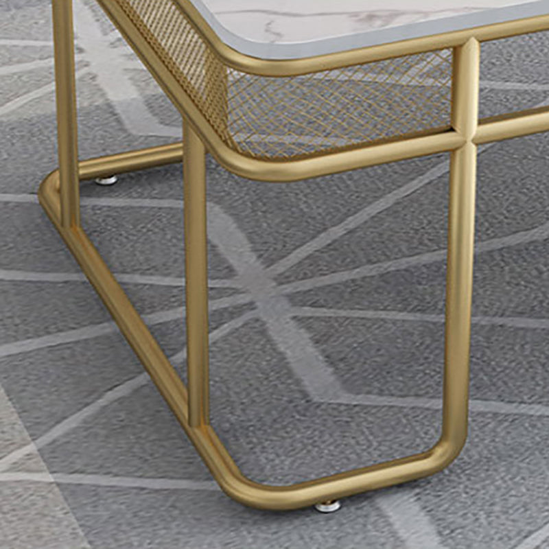 Rechteck im Glam -Stil mit goldener Eisenbasis und Regal