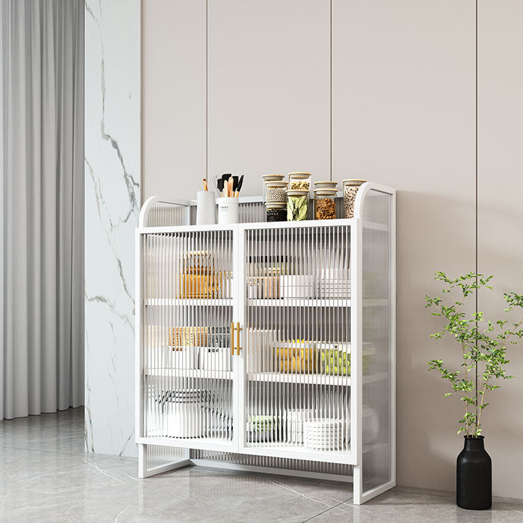 Aparador de acabado metálico con puertas de vidrio servidor de comedor glamoroso con patas de metal