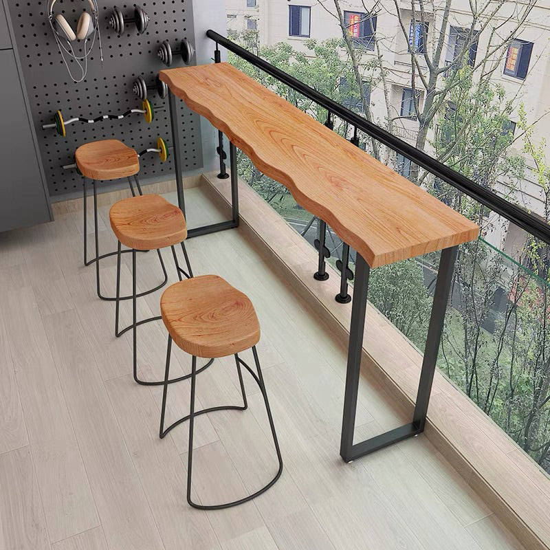 Tavolo da bar specialistico industriale marrone in legno massiccio tavolo da cocktail con base a slitta