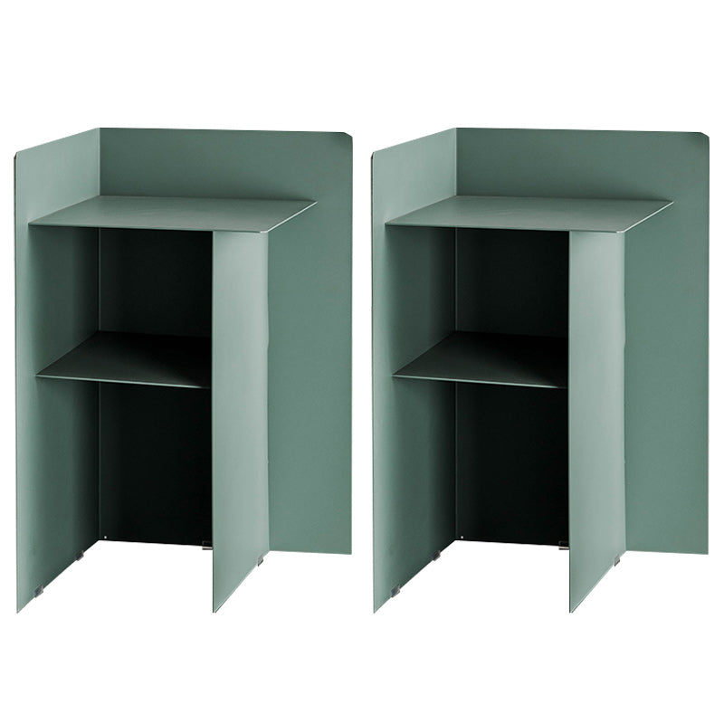 Table de bout abstraite de métal table de coin du milieu du siècle avec étagère