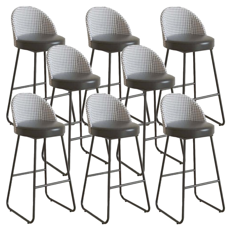 工業用レザーカウンターハイトスツールフットレストショップダイニングスツールと金属ベース