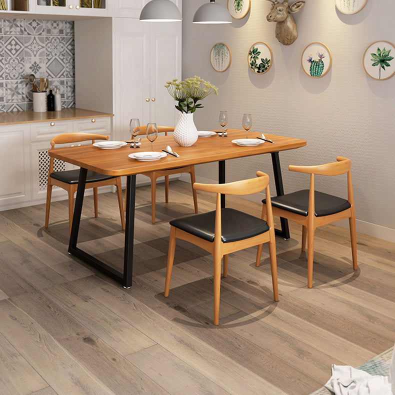 Tavolo da pranzo in legno in legno tavolo rettangolo industriale con base in slitta in nero