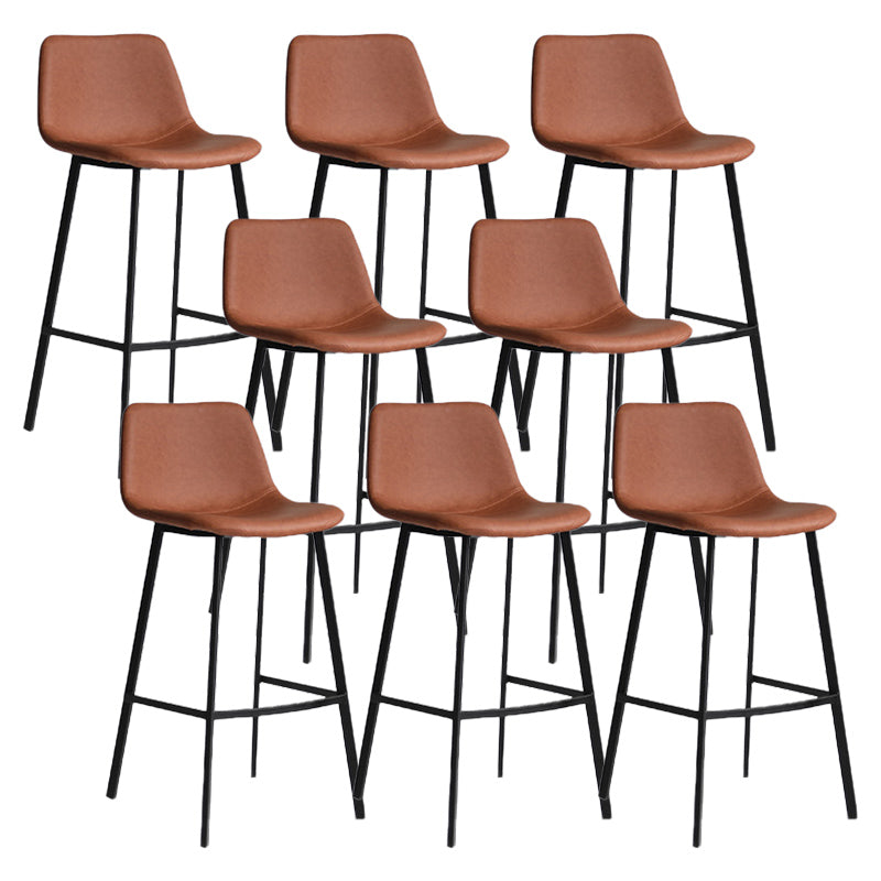 Silla de cubo industrial taburete de comedor de reposapiés de cuero con base con base negra