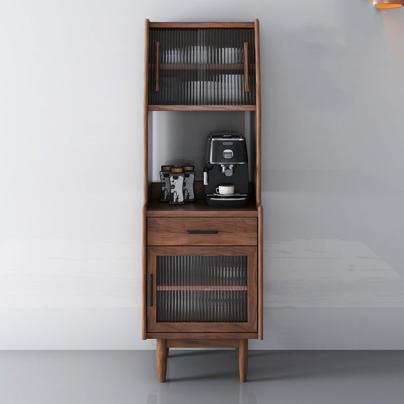 Scheda domestica in stile fattoria in legno con porta scorrevole