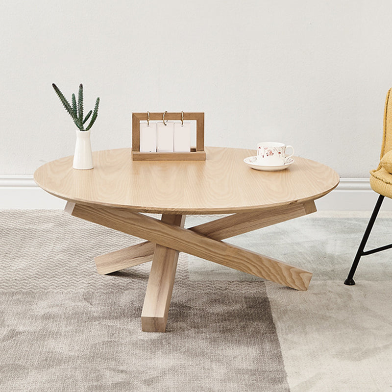 自然の中で堅い木の十字脚を持つスカンジナビアのコーヒーテーブル