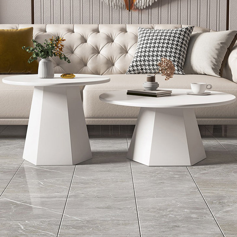 Tavolo da cocktail al piedistallo in ferro rotondo della metà del secolo in bianco e nero