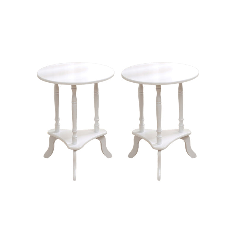 Tradizionale soggiorno a doppio livello con scaffale a 3 gambe tavolino