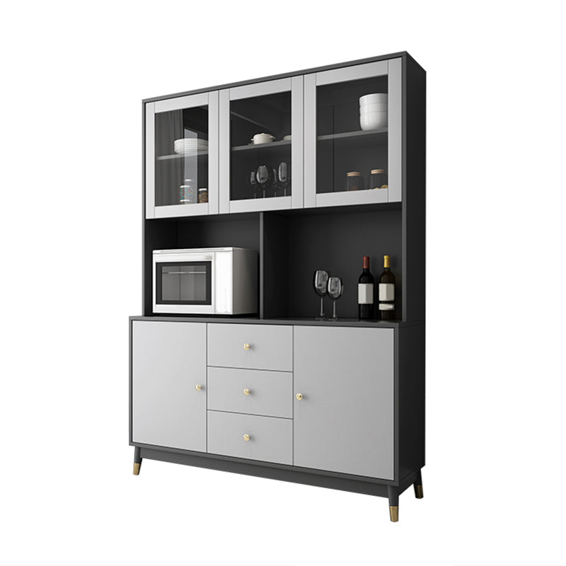 A buffet per la sala da pranzo con pranzo a pranzo contemporaneo