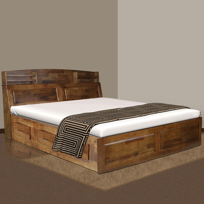 Traditionelles Festbett mit massivem Holzstandard geschrub