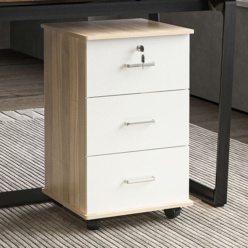 Gabinete de madera tradicional con 3 cajones y castores de archivos verticales