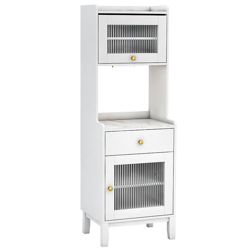 Scheda laterale in pietra a buffet da pranzo in stile glam con armadi e cassetti