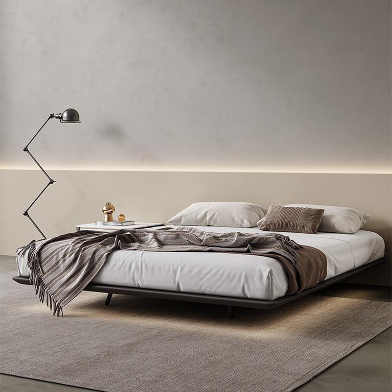 Letto a piattaforma contemporanea con gambe metalliche piattaforma piattaforma in nero