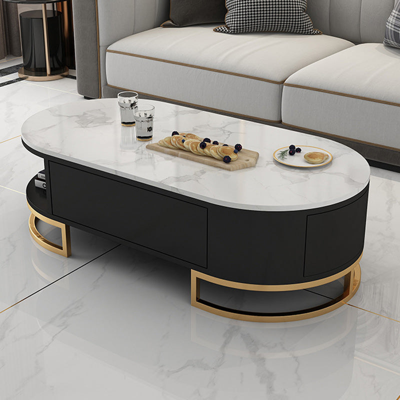 Tavolino da caffè a base di piedistallo glam bianco con top in pietra e base in metallo