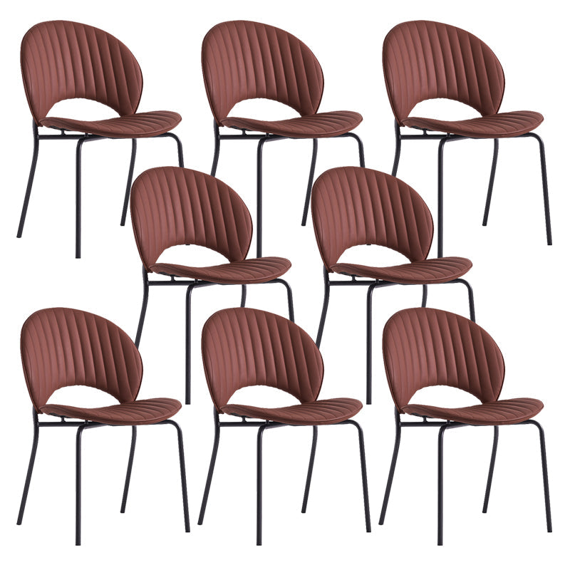 茶色のダイニングチェアに戻って開いている現代の屋内サイドチェア