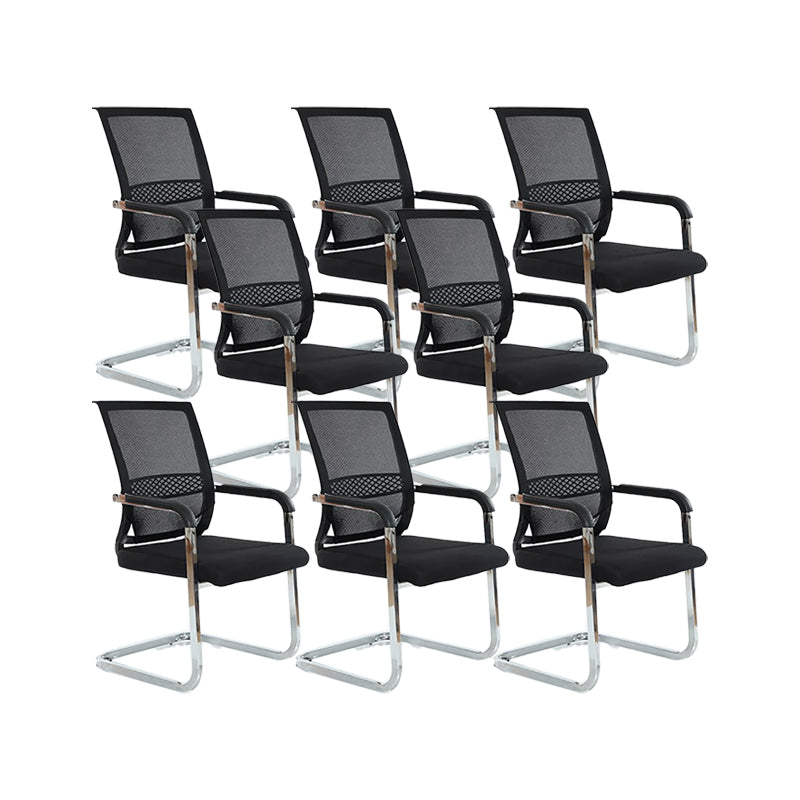 Zwarte moderne bureaustoel geen wielen vaste armen gestoffeerd geen pijnlijke bureaustoel