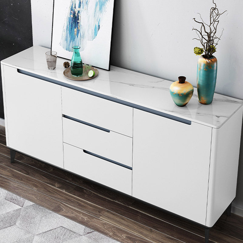 Buffet di pietra di credenza moderna e contemporanea con armadi e cassetti