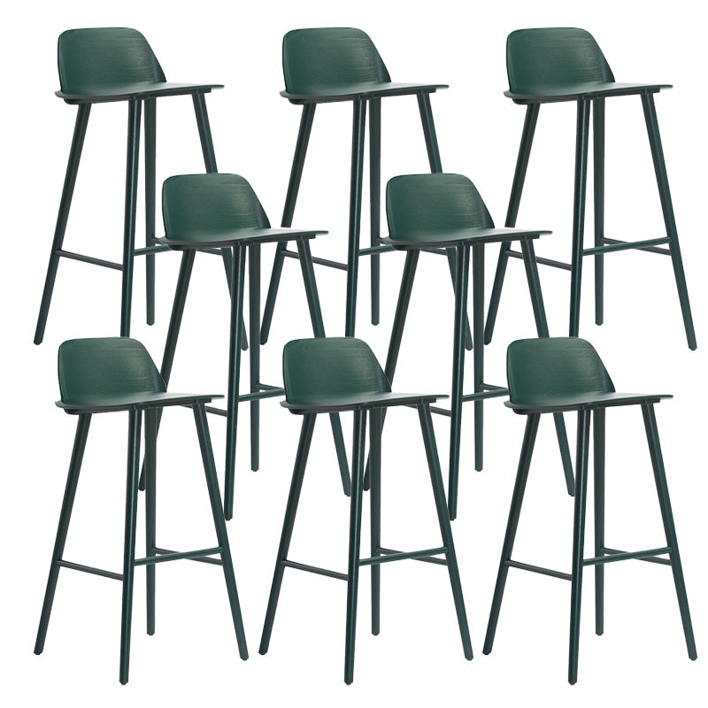 Moderner Low -Rücken -Barhocker -Holzschachtelhocker mit Holzbeinen