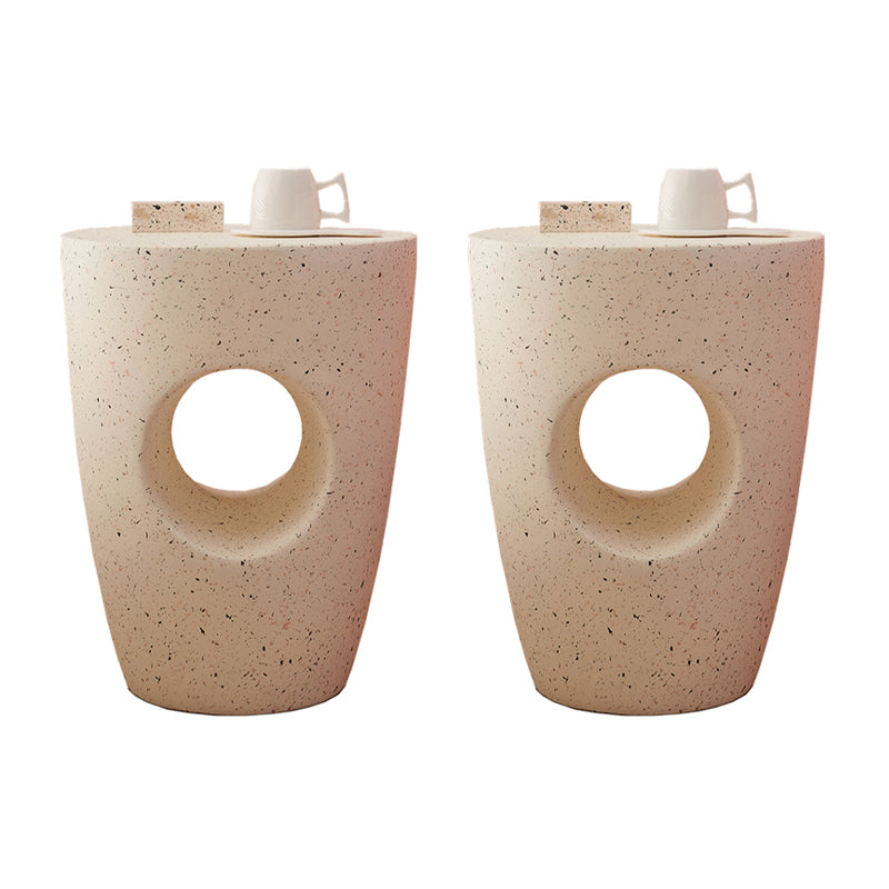 14,2 "W x 14,2" D x 18,5 "H Akzent -Seitentischzement mit einem Loch -Ecktisch in Weiß