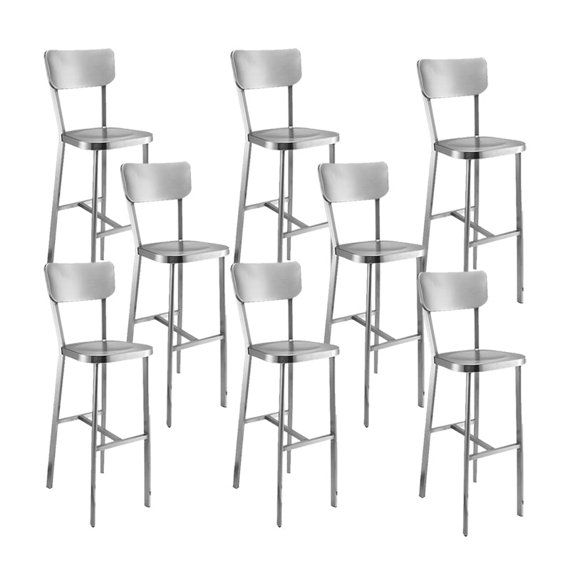 Sgabello in metallo argento con bancone in stile industriale per soggiorno