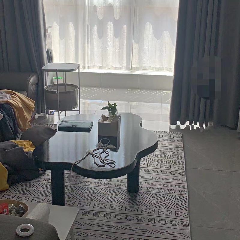 Tavolino singolo in legno massiccio 3 gambe tavolino a forma libera