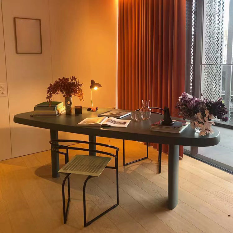 Mesa de conferencias de oficina de forma irregular escritura de madera en azul